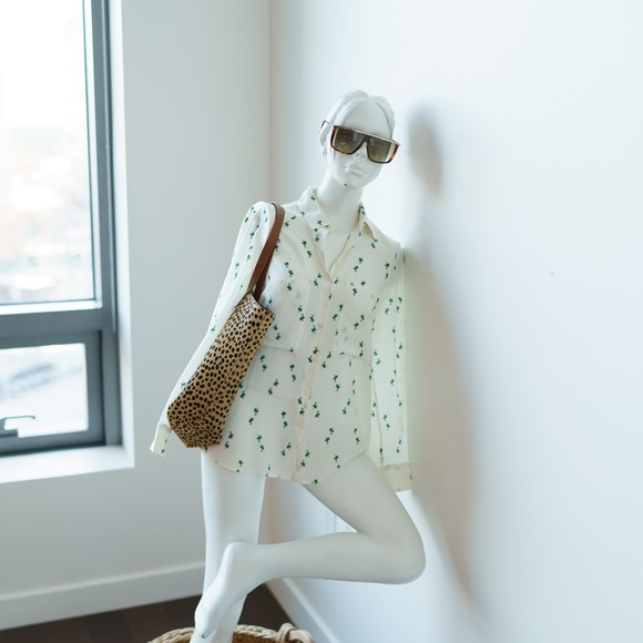 CLUB MONACO Button Front Blouse, White Print w/ Green Frogs - X-Small - Picture 4 of 9